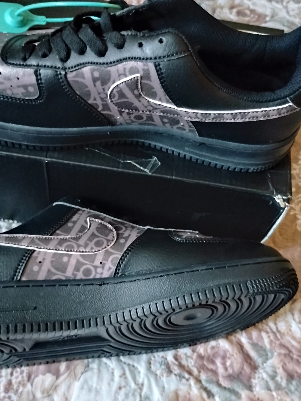 Nike Men’s Black Low-Top Sneakers with Gray Pattern